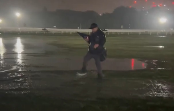 【競馬】オーストラリアの競馬場が豪雨で沼地と化す